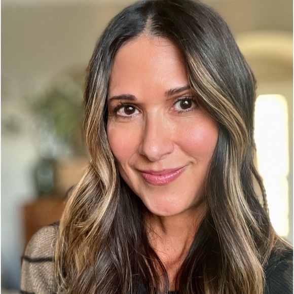 Meet your Posher, Elle - Picture 1 of 8